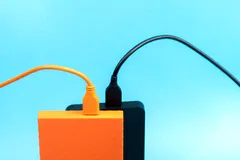 🔋 Телефон и зарядное устройство