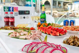 DRINKS AND SNACKS